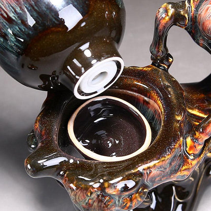 Kiln-changed relief horse anti-scalding automatic tea brewing artifact